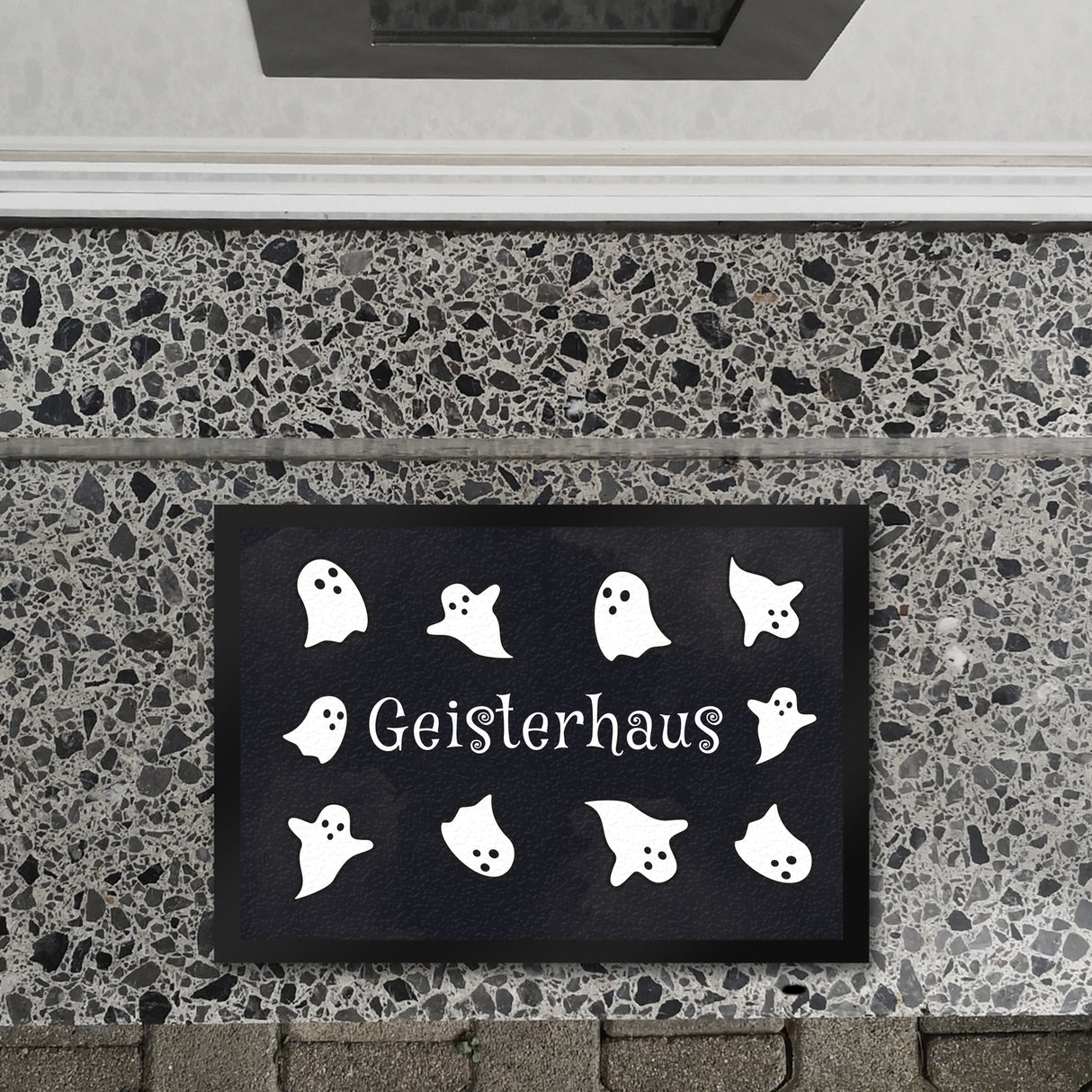 Fußmatte im Geisterhaus Design - mit vielen Geistern und Gespenstern verziert