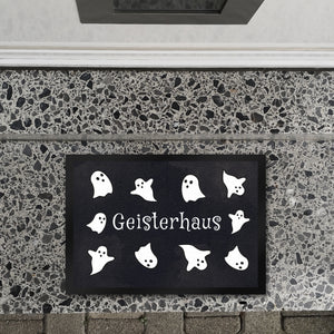 Fußmatte im Geisterhaus Design - mit vielen Geistern und Gespenstern verziert