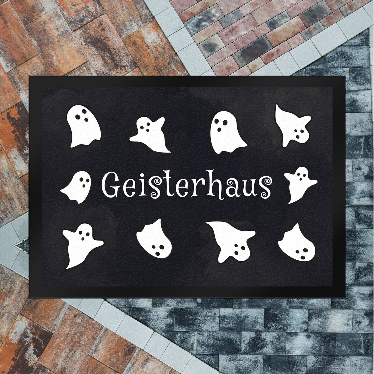 Fußmatte im Geisterhaus Design - mit vielen Geistern und Gespenstern verziert