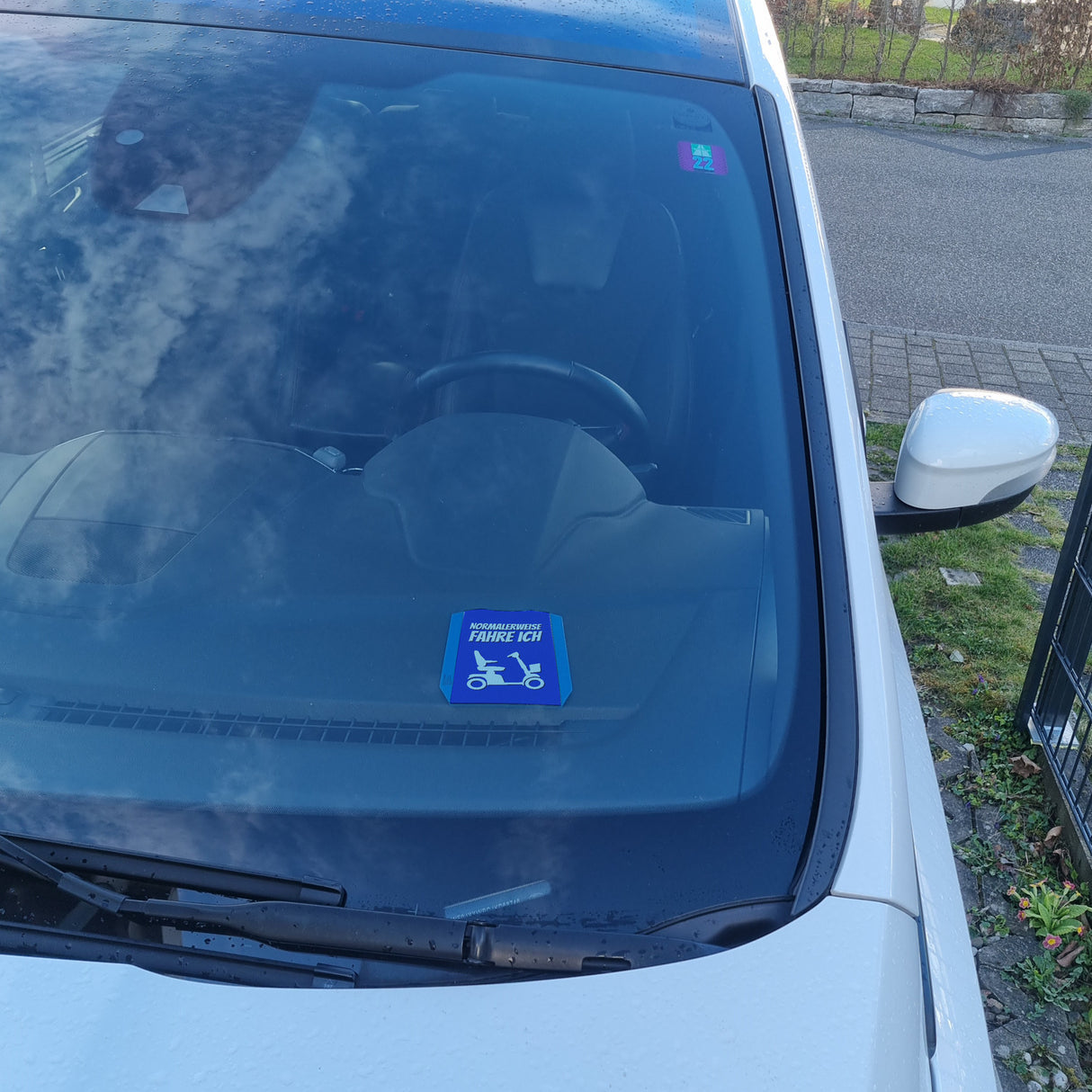 Parkscheibe mit Spruch: Normalerweise fahre ich Rollator