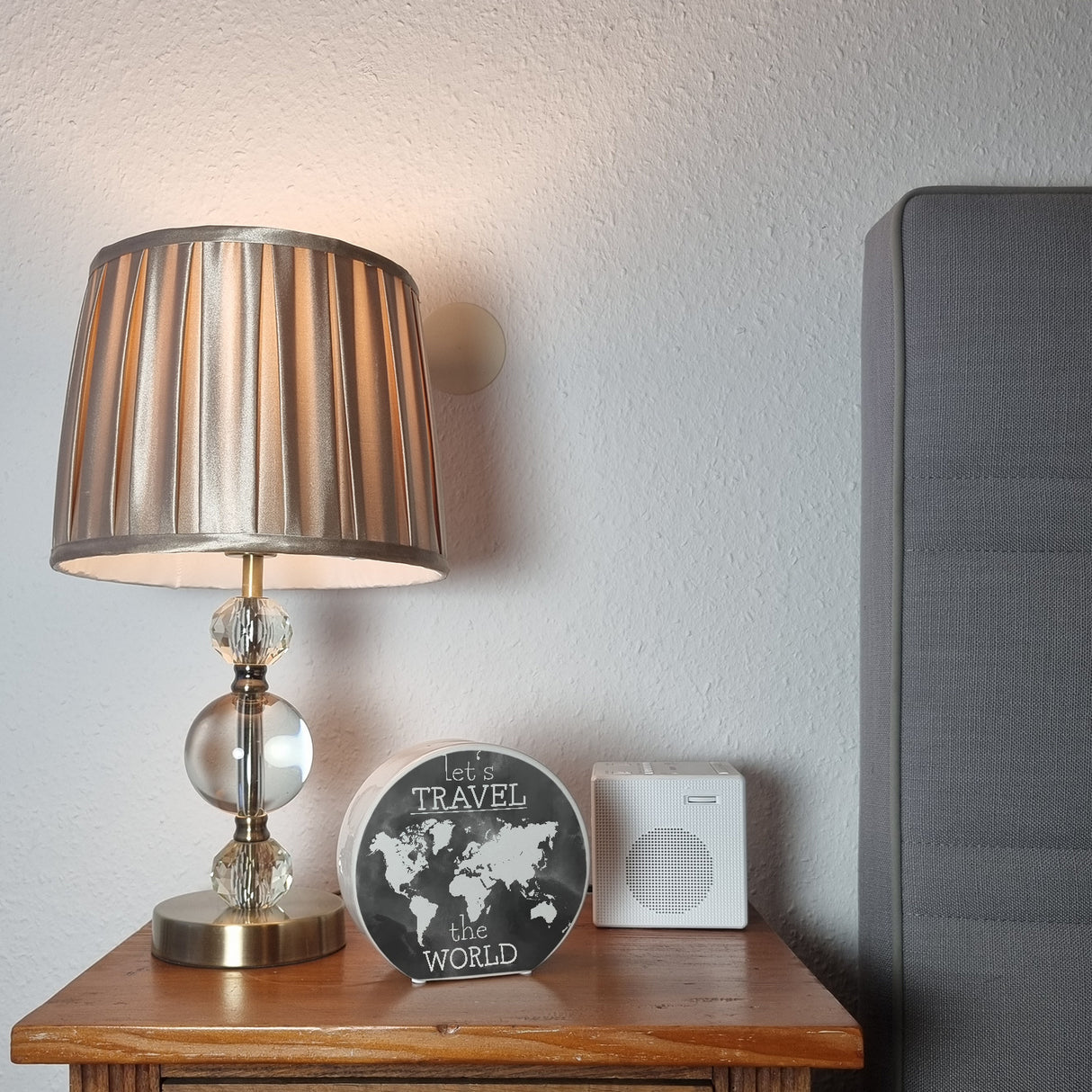Spardose mit Weltkarten Motiv und Text - let's travel the world