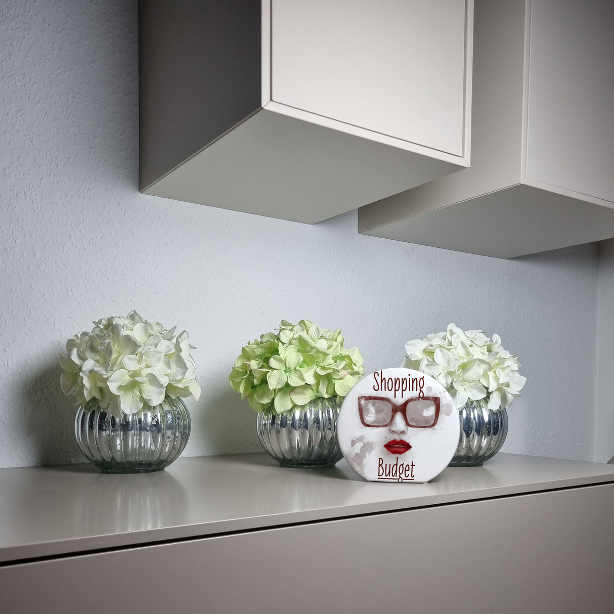 Spardose aus Keramik mit coolem Sonnenbrillenmotiv und Spruch - Shopping Budget