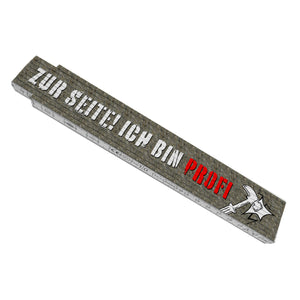 Meterstab aus Holz mit lustigem Spruch und Hammer - Zur Seite! Ich bin Profi