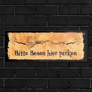 Metallschild für Hexen mit Besen-Motiv und Spruch - Bitte Besen hier parken