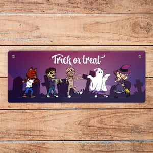 Metallschild mit Halloween-Motiv, Spruch und kleinen Monstern