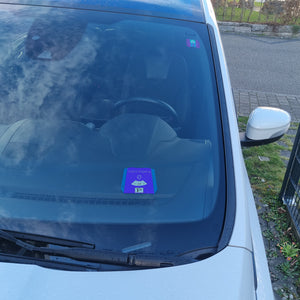 Endlich volljährig Parkscheibe in Blau