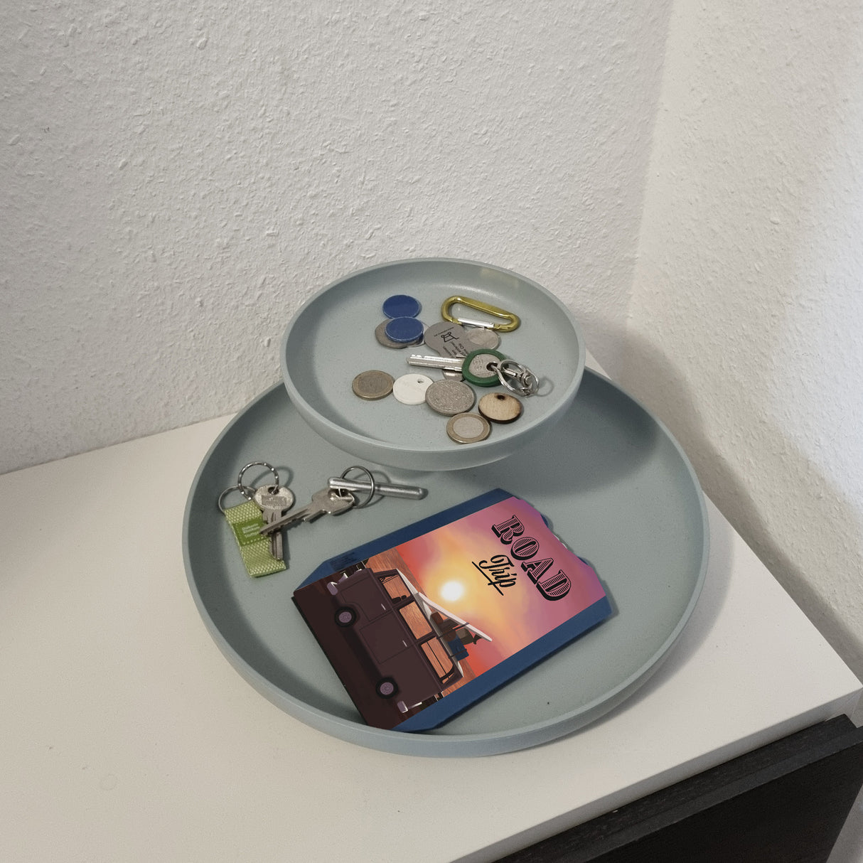 Road Trip und Sonnenuntergang Parkscheibe mit Retro Bus Motiv
