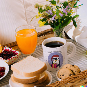 Frohe Weihnachten Kaffeebecher mit süßem Pinguin