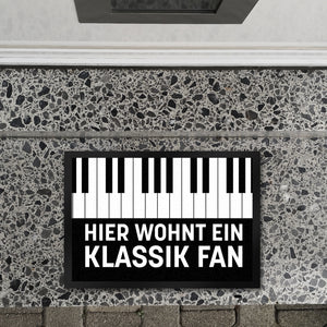 Hier wohnt ein Klassik Fan Fußmatte mit Klavier Motiv