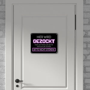 Hier wird gezockt Metallschild für Gamer in violett
