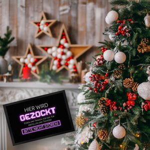 Hier wird gezockt Fußmatte für Gamer in violett