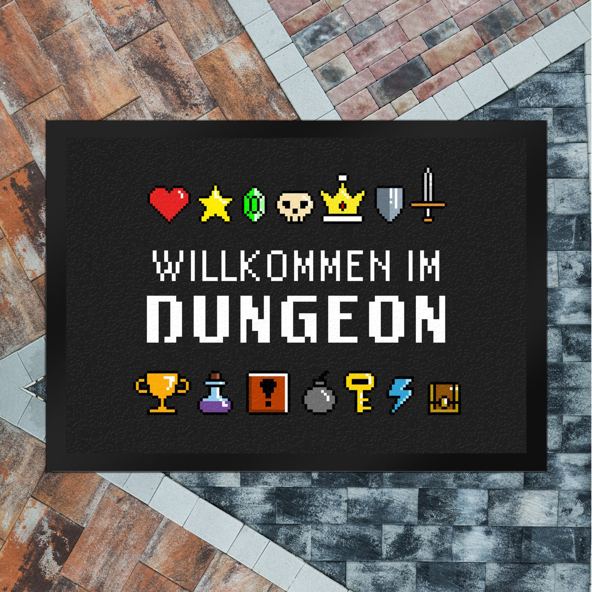 Willkommen im Dungeon Fußmatte für Gamer mit bunten Pixel-Items
