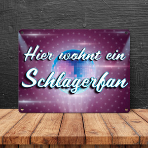 Hier wohnt ein Schlagerfan Metallschild mit Discokugel