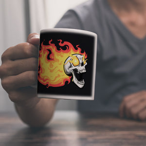 Rock n' Roll Kaffeebecher mit Flammen und Totenkopf