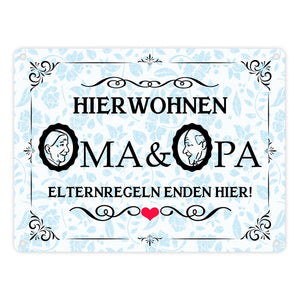 Hier wohnen Oma & Opa Metallschild im Vintage-Look
