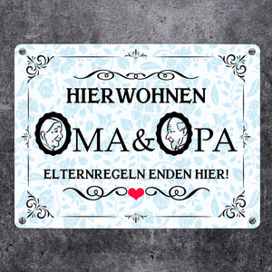 Hier wohnen Oma & Opa Metallschild im Vintage-Look