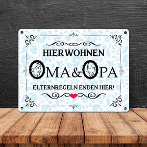 Hier wohnen Oma & Opa Metallschild im Vintage-Look