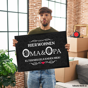 Hier wohnen Oma & Opa Fußmatte im Vintage-Look