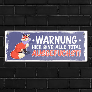Warnung hier sind alle total ausgefuchst Metallschild mit Cartoon Fuchs