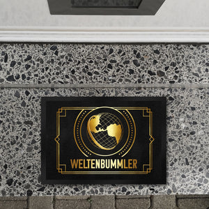 Weltenbummler Fußmatte mit goldenem Globus und Reisemotiv