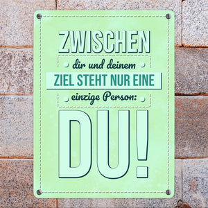 Zwischen dir und deinem Ziel stehst nur Du Metallschild