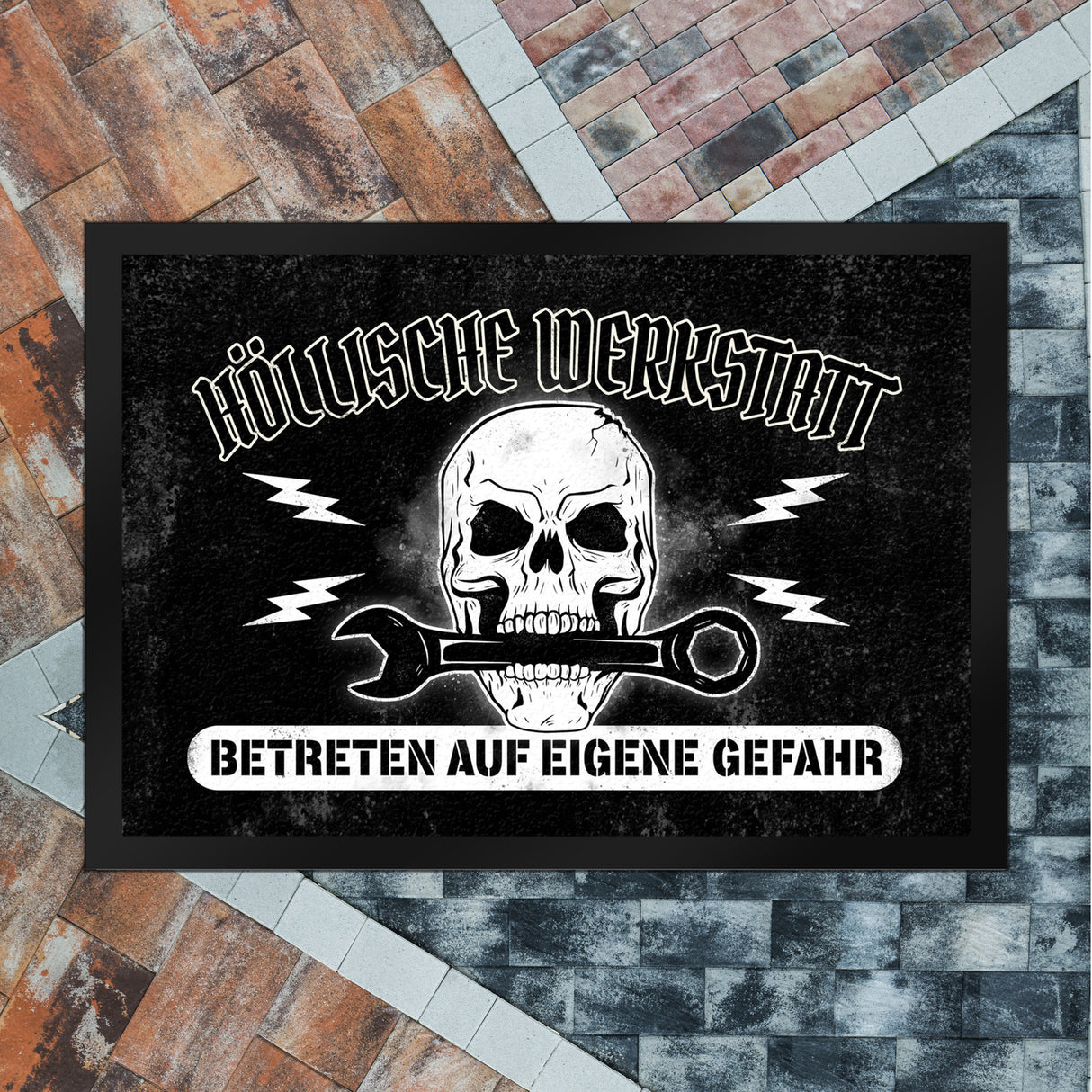 Höllische Werkstatt Fußmatte mit Totenkopf Motiv