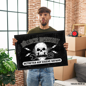 Höllische Werkstatt Fußmatte mit Totenkopf Motiv