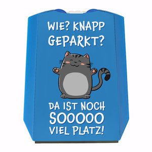 Knapp geparkt! mit niedlicher Katze und zwei Einkaufswagenchips