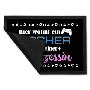 Hier wohnt ein Zocker mit seiner Prinzessin Fußmatte
