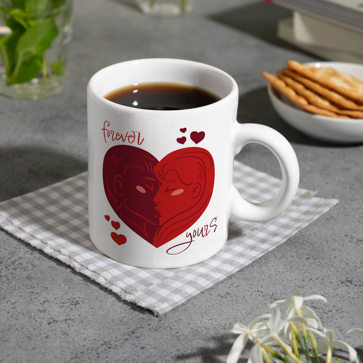 Forever yours Kaffeebecher mit küssendem Paar