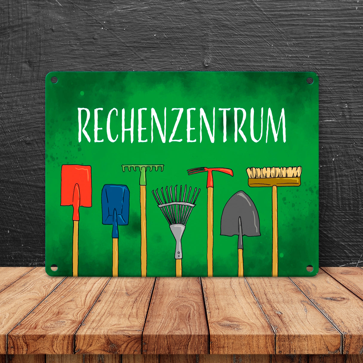 Rechenzentrum Metallschild mit Gartengeräten