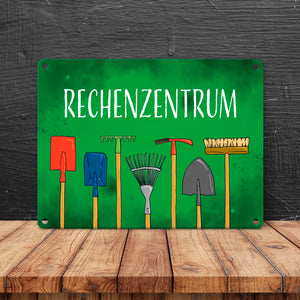 Rechenzentrum Metallschild mit Gartengeräten