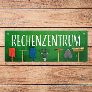 Rechenzentrum Metallschild mit Gartengeräten