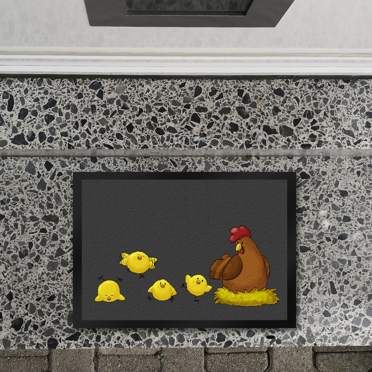 Huhn im Nest mit Küken Fußmatte