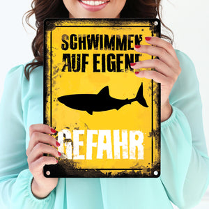 Schwimmen auf eigene Gefahr Metallschild für den Pool mit Hai