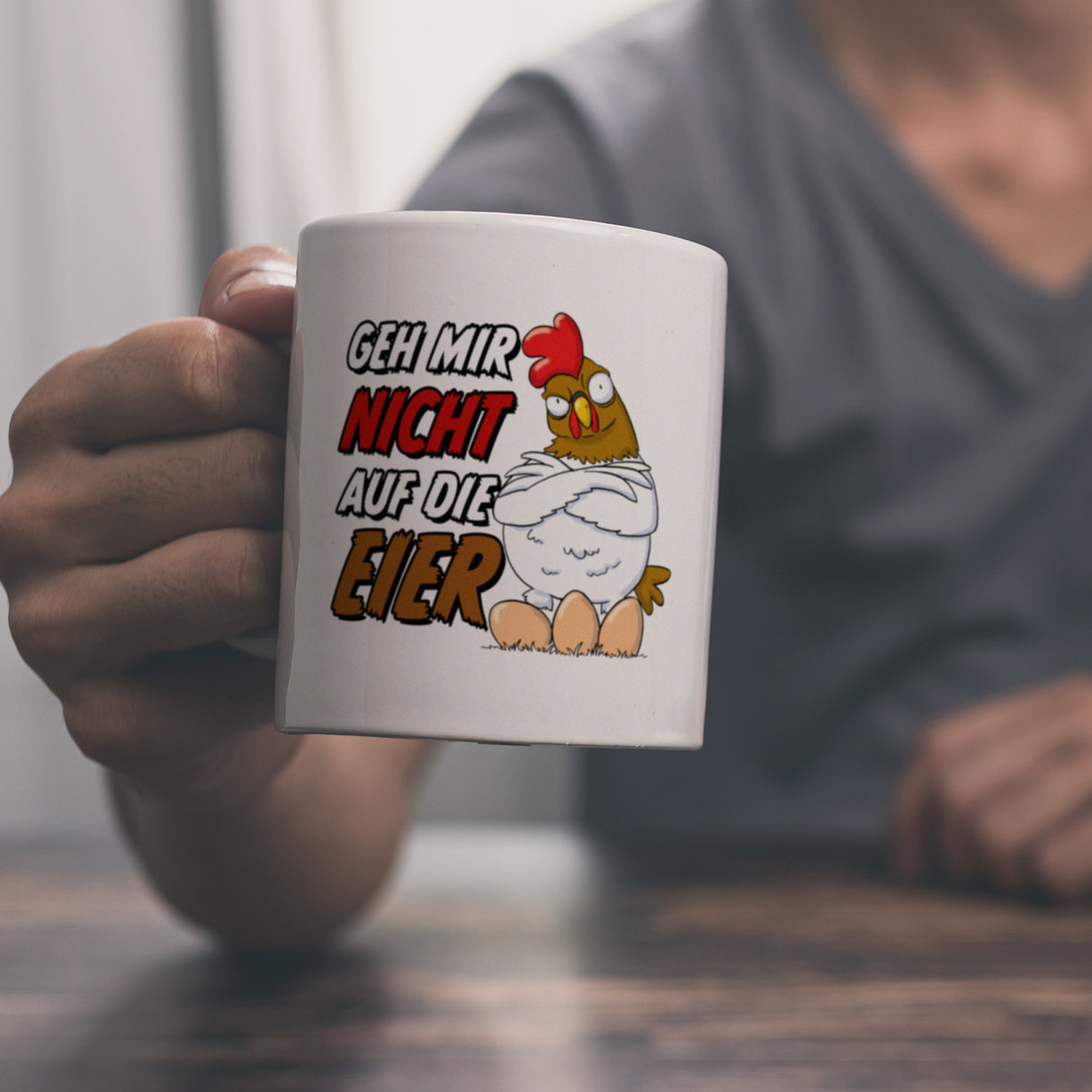 Geh mir nicht auf die Eier Kaffeebecher mit genervtem Huhn