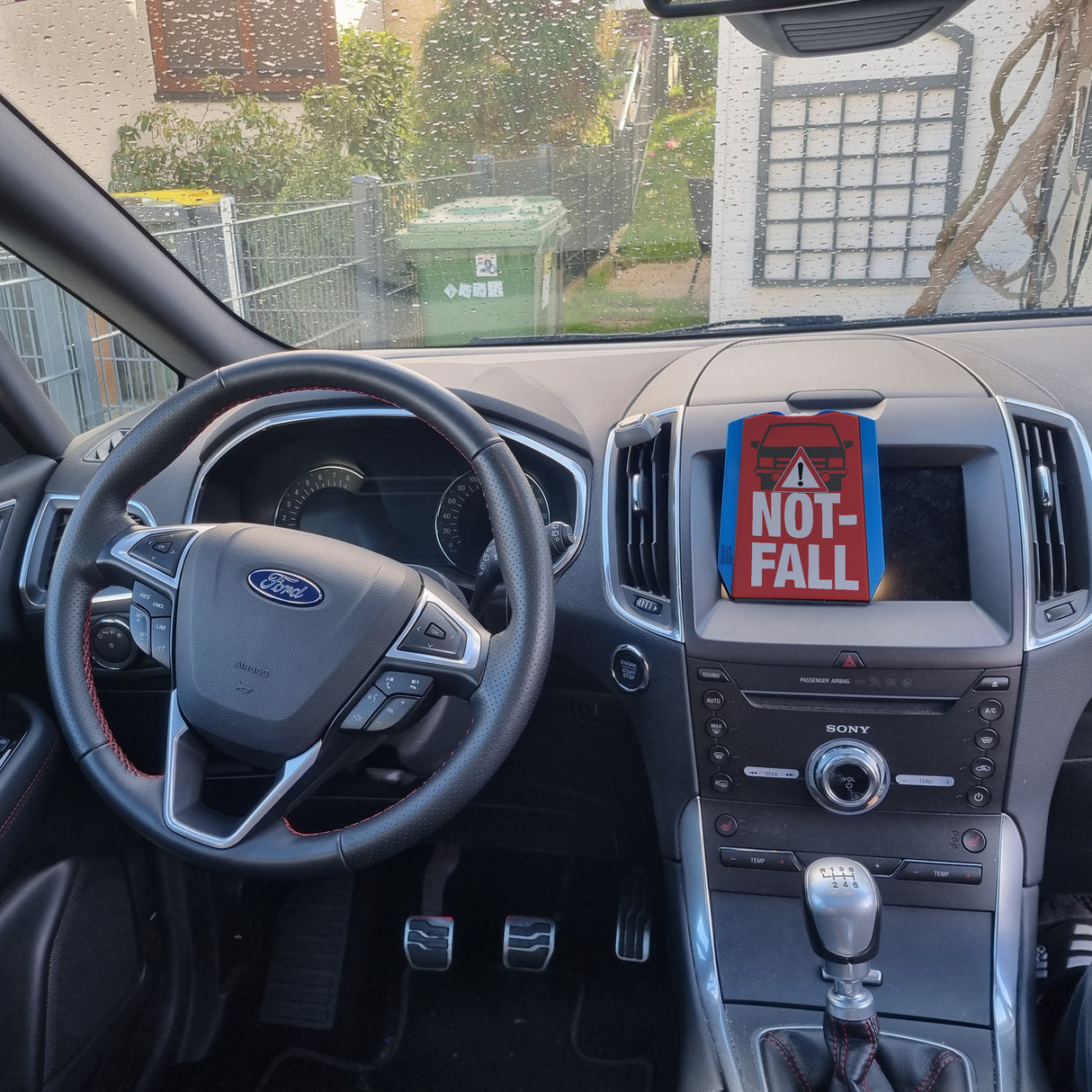 Notfall mit dem PKW Parkscheibe mit Auto Motiv in rot und 2 Einkaufswagenchips