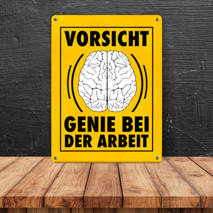 Vorsicht Genie bei der Arbeit witziges Metallschild mit Gehirn