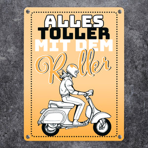 Alles toller mit dem Roller Metallschild in orange mit Rollerfahrerin