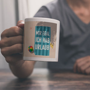 Mir egal ich hab Urlaub Kaffeebecher mit Strandmotiv