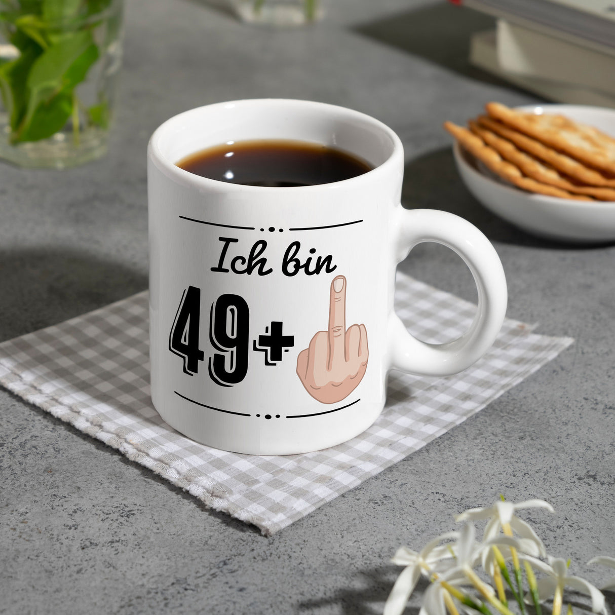 Witziger Kaffeebecher für den 50. Geburtstag mit Motiv: Mittelfinger