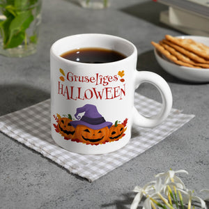 Gruseliges Halloween Kaffeebecher mit grinsenden Kürbissen