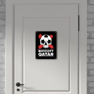Boycott Qatar Metallschild mit Fußball-Totenkopf