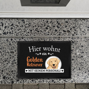Hier wohnt ein Golden Retriever mit seinem Personal Fußmatte