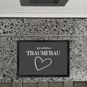 Traumfrau Fußmatte in 35x50 cm mit Spruch Hier wohnt deine Traumfrau