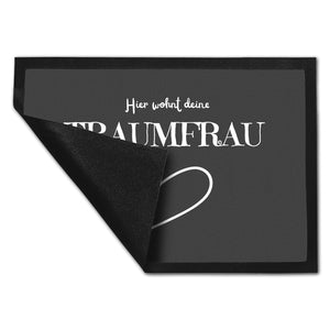 Traumfrau Fußmatte in 35x50 cm mit Spruch Hier wohnt deine Traumfrau