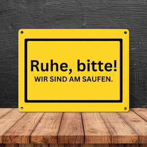 Ruhe bitte Metallschild in 15x20 cm mit Spruch Wir sind am saufen