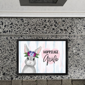 Hoppelige Grüße Fußmatte mit süßem Osterhase und Blumen