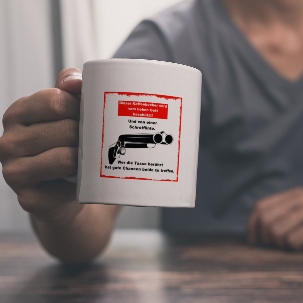 Dieser Becher wird von Gott und einer Schrotflinte beschützt Kaffeebecher
