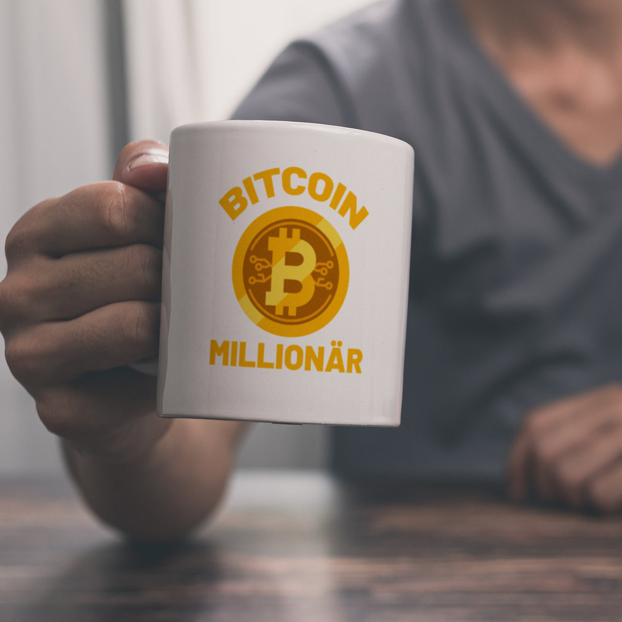 Bitcoin Millionär Kaffeebecher mit Kryptowährung